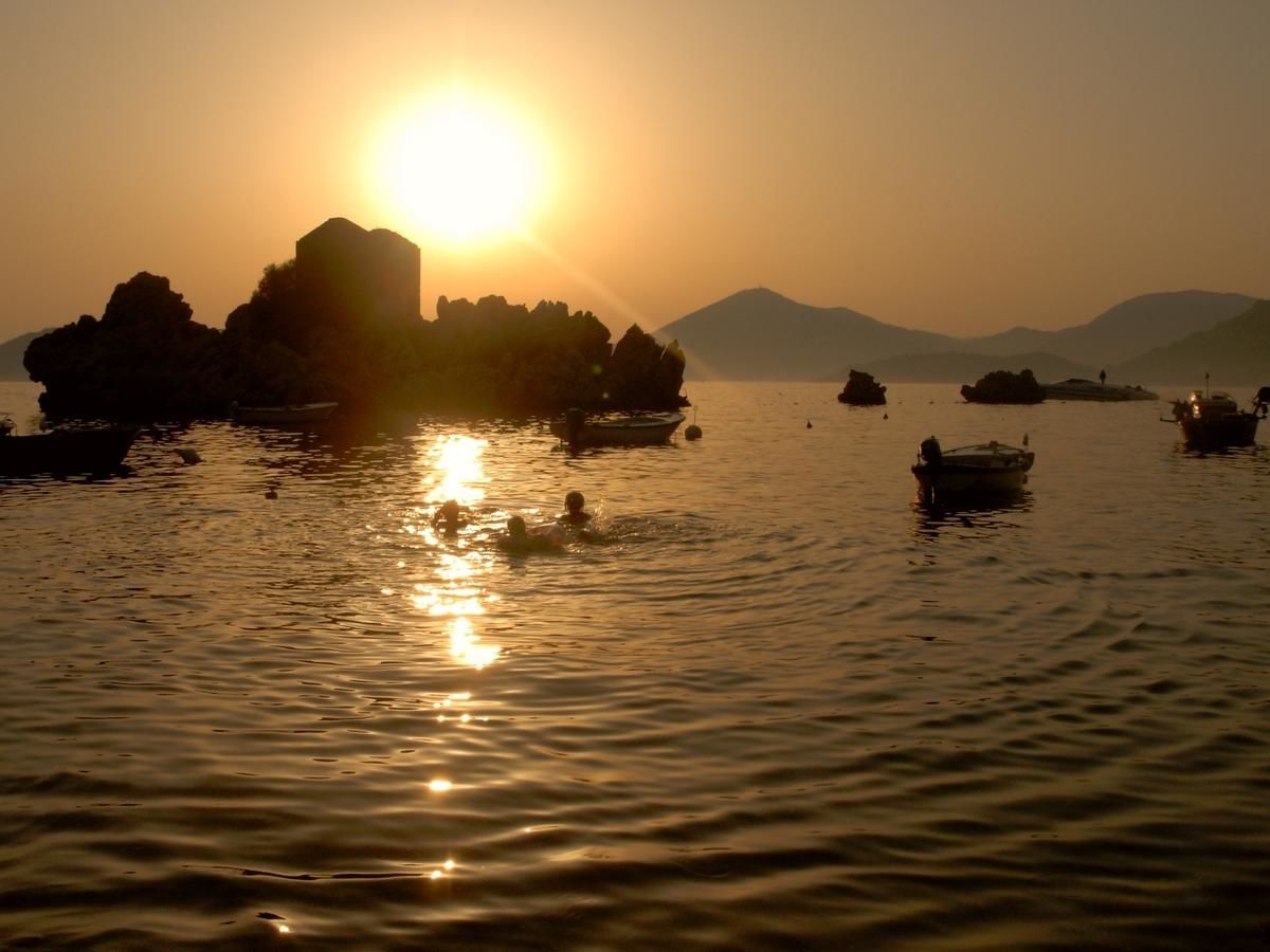 Апартаменты Apartments Mitrovići Miločer Свети-Стефан-18