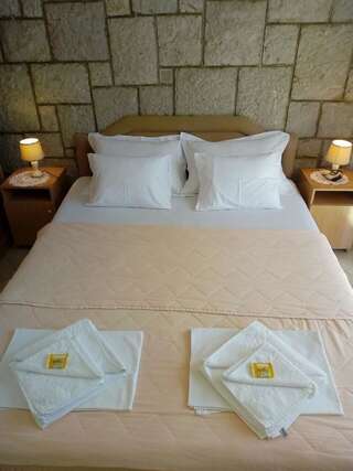 Апартаменты Apartments Mitrovići Miločer Свети-Стефан Апартаменты с 1 спальней и балконом-1