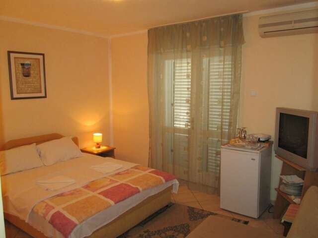 Апартаменты Apartments Mitrovići Miločer Свети-Стефан-40